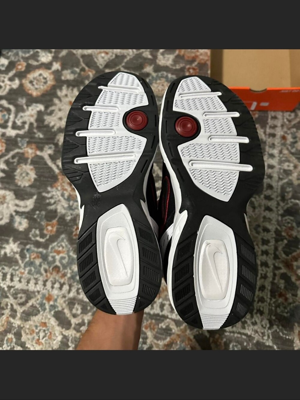Mens Nike Air Monarch IV Red, Black & White Size 10M In Box Never Worn - Picture 3 of 8